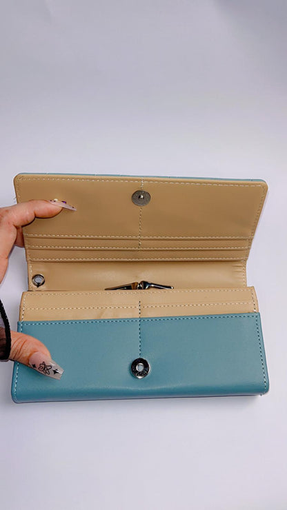 Elegant Beige Crocodile-Embossed Long Wallet for Women – Snap Closure & Spacious Interior