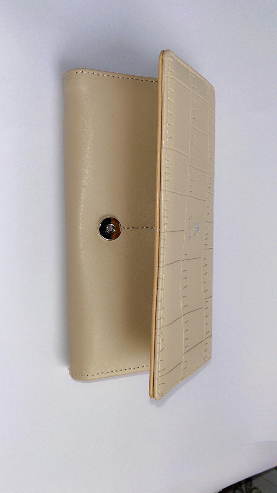 Elegant Beige Crocodile-Embossed Long Wallet for Women – Snap Closure & Spacious Interior