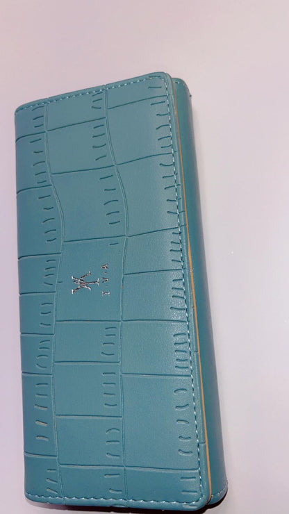 Elegant Beige Crocodile-Embossed Long Wallet for Women – Snap Closure & Spacious Interior