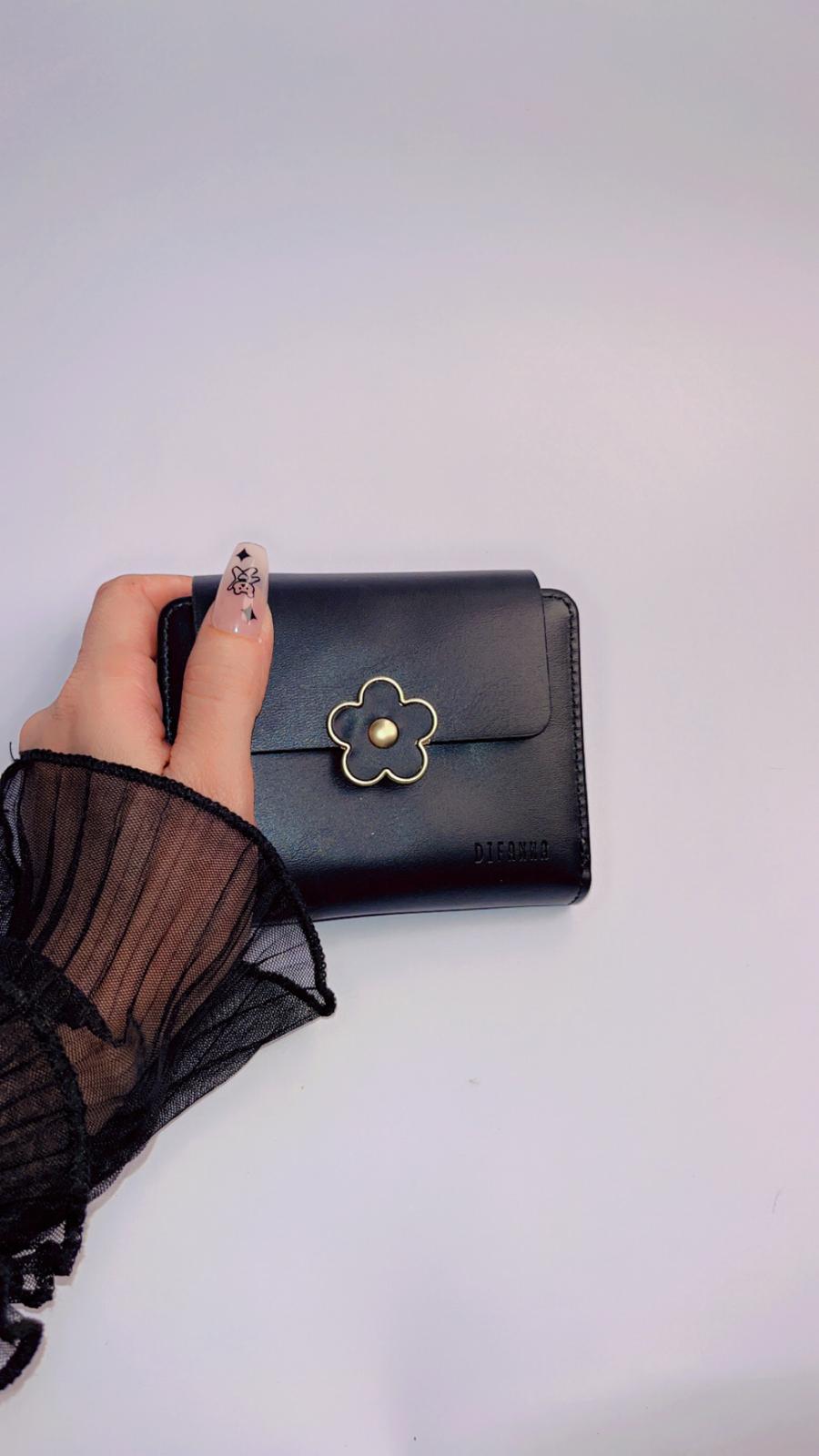 Elegant Floral Snap Leather Wallet – Compact & Stylish Everyday Essential