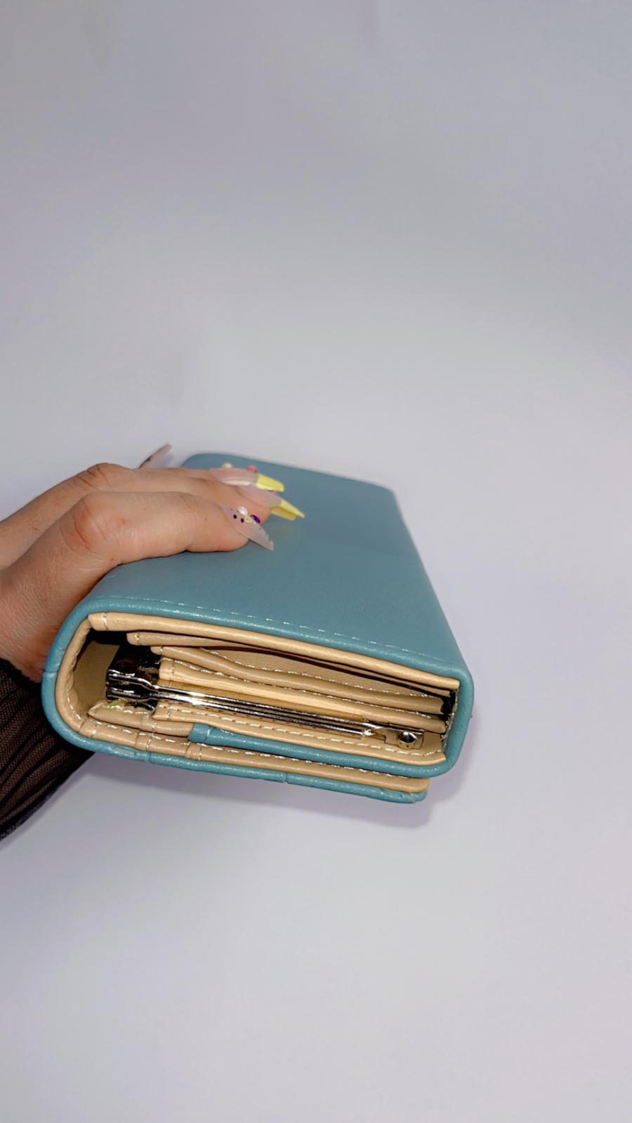 Elegant Beige Crocodile-Embossed Long Wallet for Women – Snap Closure & Spacious Interior