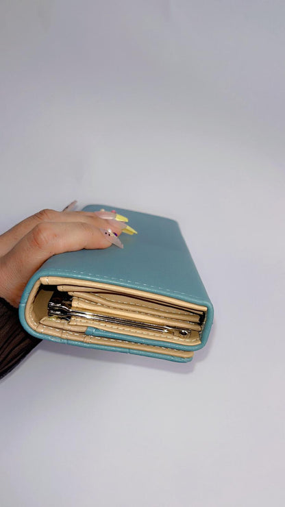 Elegant Beige Crocodile-Embossed Long Wallet for Women – Snap Closure & Spacious Interior