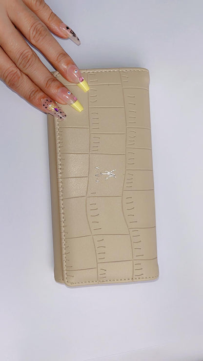 Elegant Beige Crocodile-Embossed Long Wallet for Women – Snap Closure & Spacious Interior