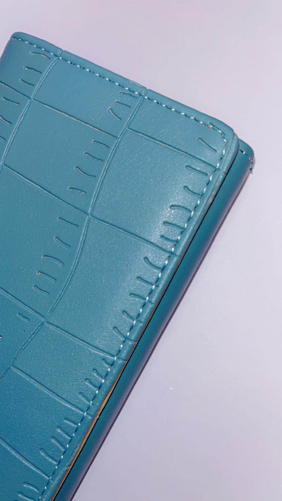 Elegant Beige Crocodile-Embossed Long Wallet for Women – Snap Closure & Spacious Interior