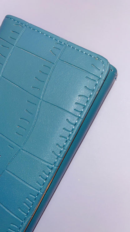 Elegant Beige Crocodile-Embossed Long Wallet for Women – Snap Closure & Spacious Interior